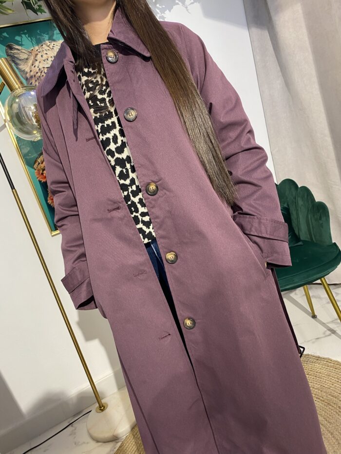 Gabardina morada recta cuello