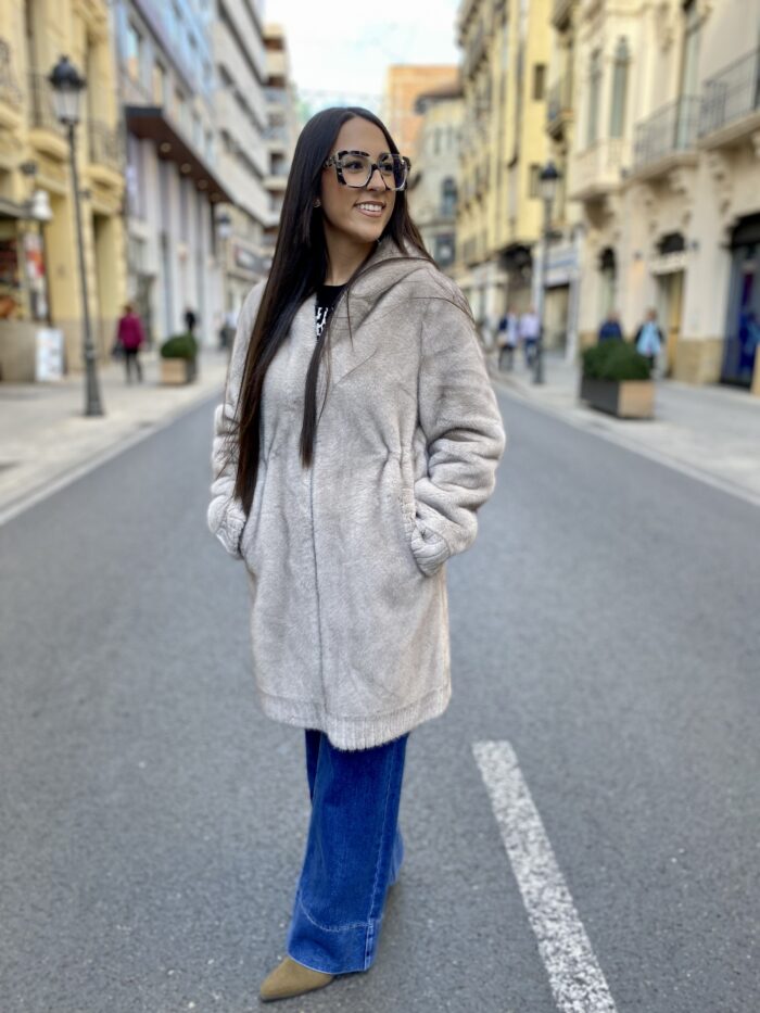 Abrigo pelo gris fruncido capucha - Imagen 7