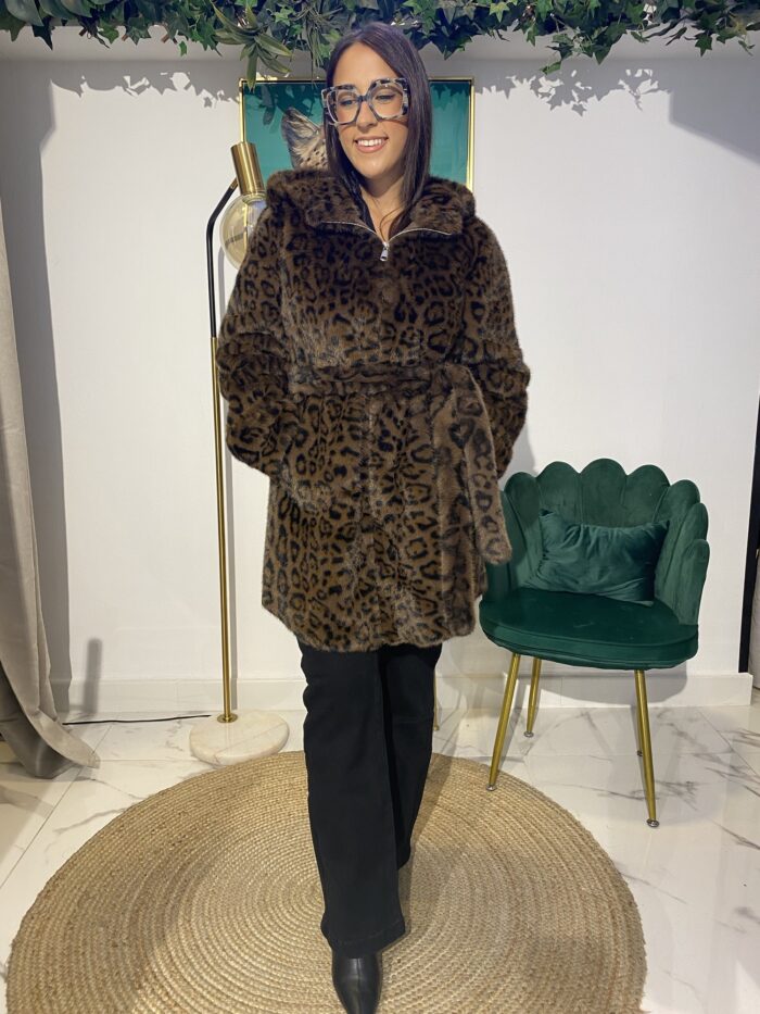 Abrigo pelo estampado Animal Print capucha - Imagen 2