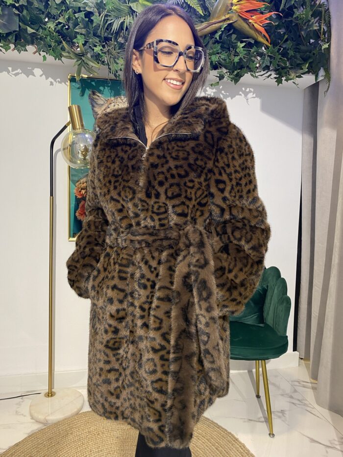 Abrigo pelo estampado Animal Print capucha