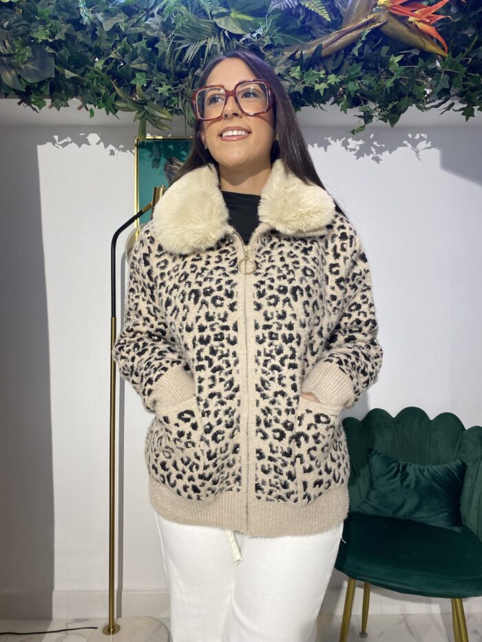 Chaqueta punto animal print cuello pelo
