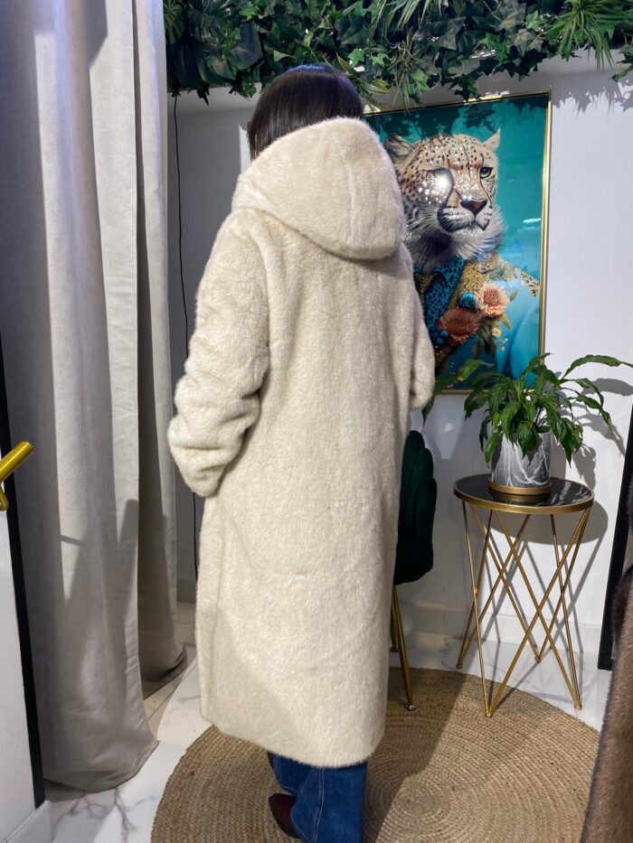 Abrigo capucha pelo largo beige - Imagen 4