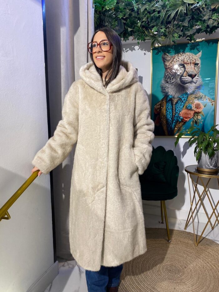 Abrigo capucha pelo largo beige