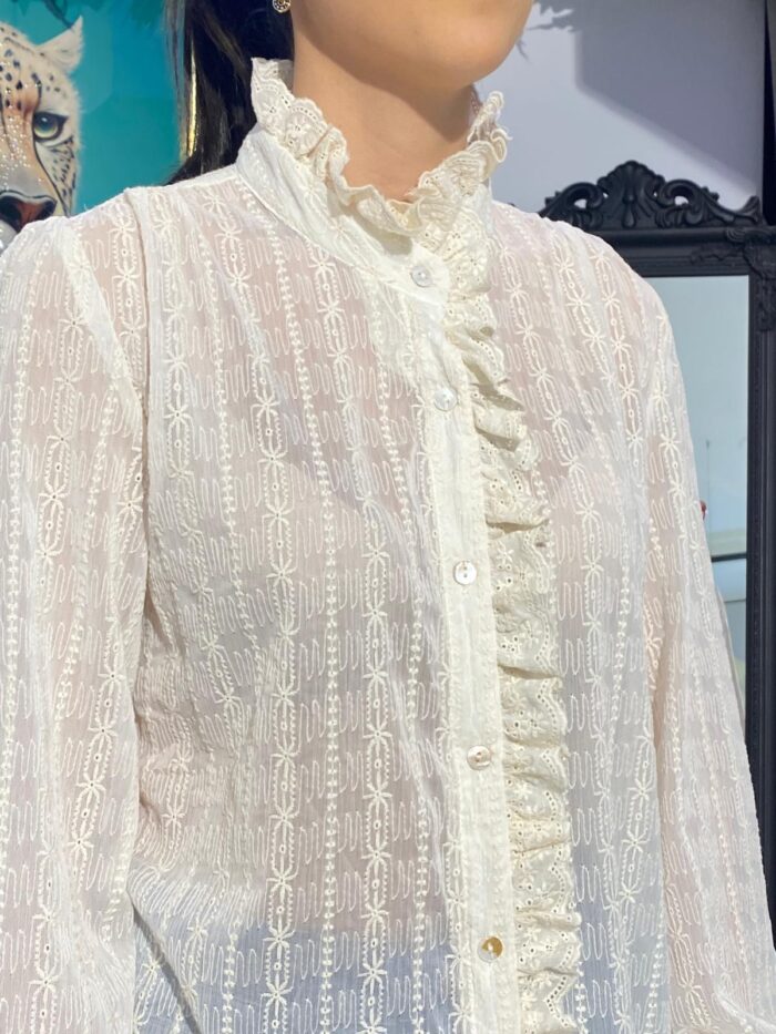 Camisa beige bordada volantes delanteros - Imagen 4