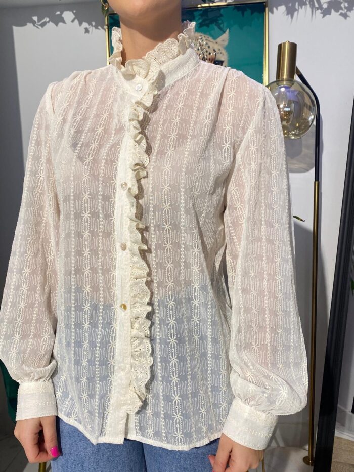 Camisa beige bordada volantes delanteros - Imagen 2