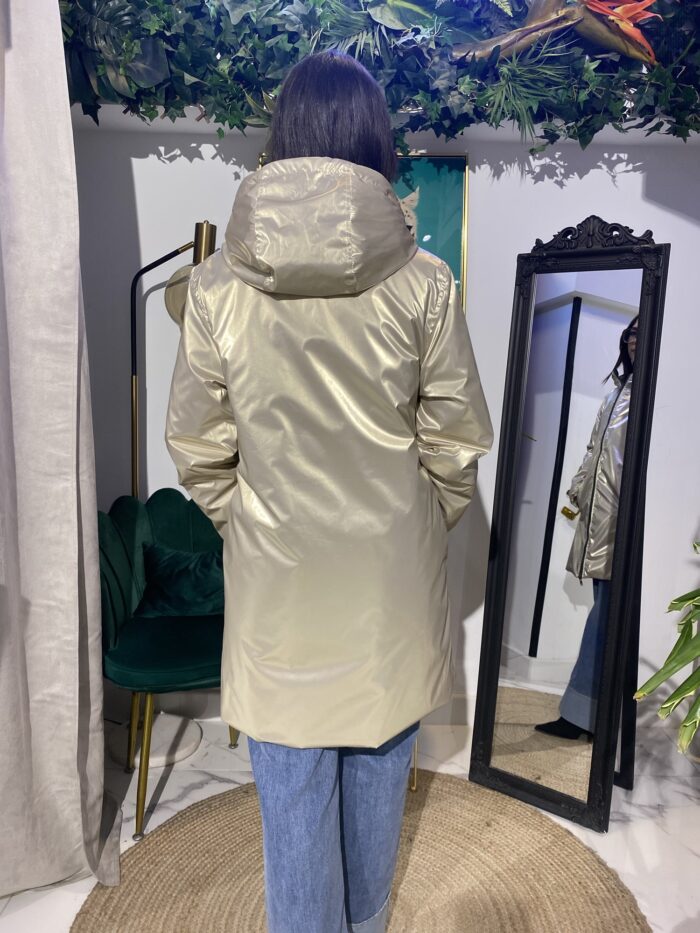 Parka reversible beige y champagne satinado - Imagen 6