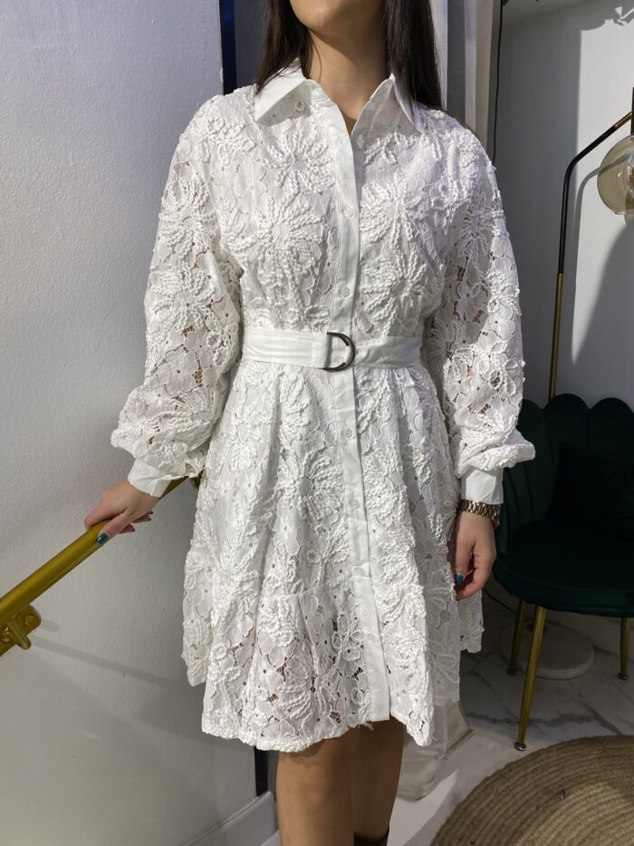 Vestido corto camisero calado cinturón blanco - Imagen 4