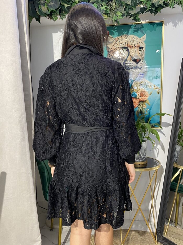 Vestido corto camisero calado cinturón negro - Imagen 4