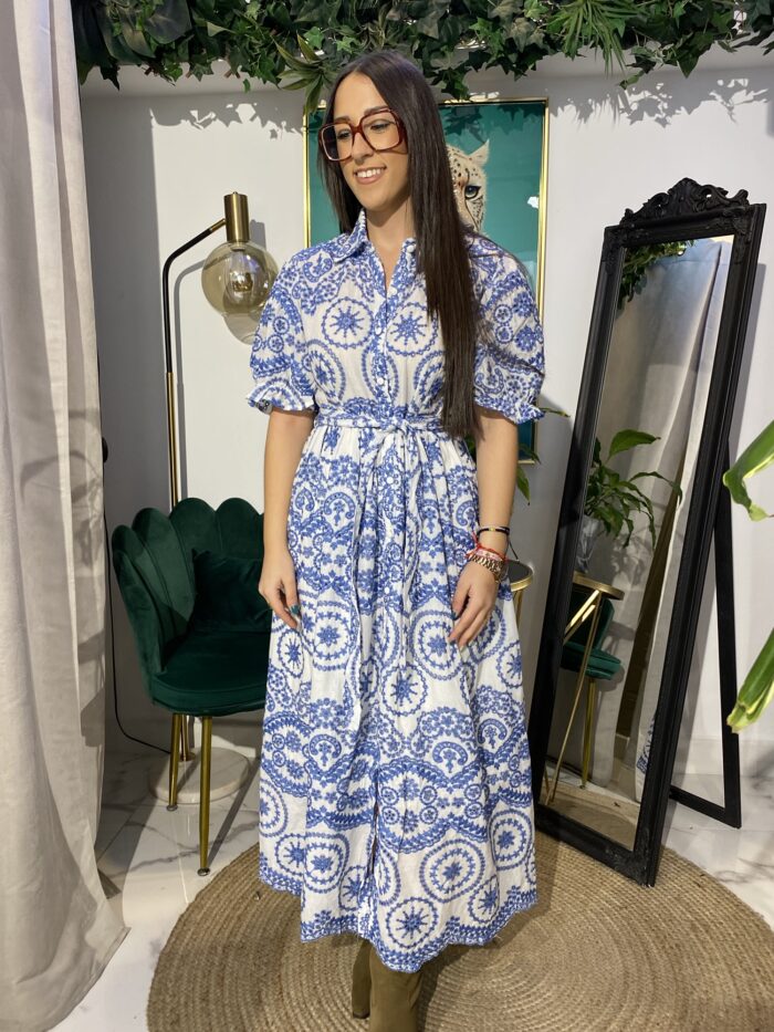 Vestido camisero calado bordados azul y blanco - Imagen 3