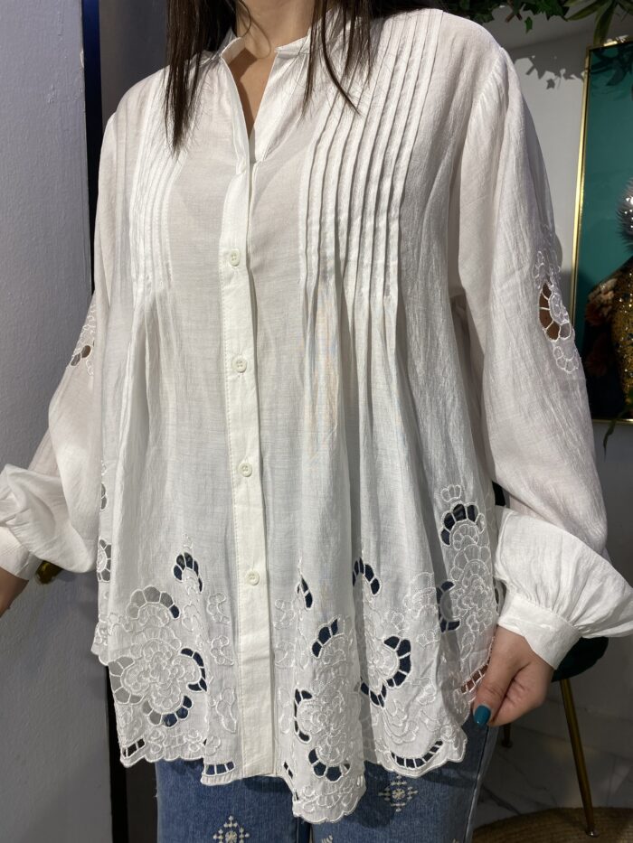 Camisa blanca jaretas cuello mao - Imagen 4