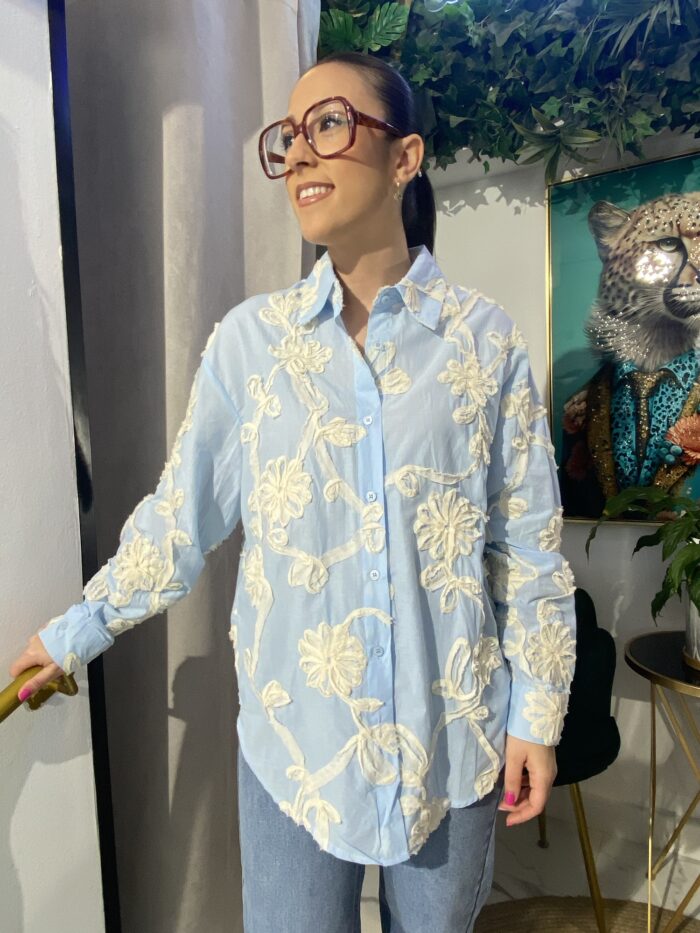 Camisa flores bordadas gasas