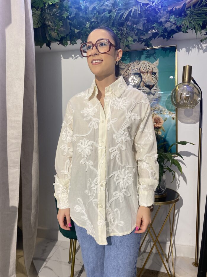 Camisa flores bordadas gasas - Imagen 5