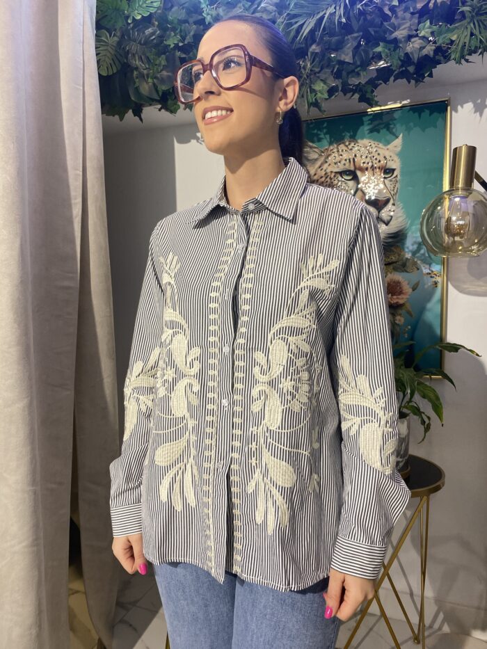 Camisa rayas bordado beige - Imagen 3