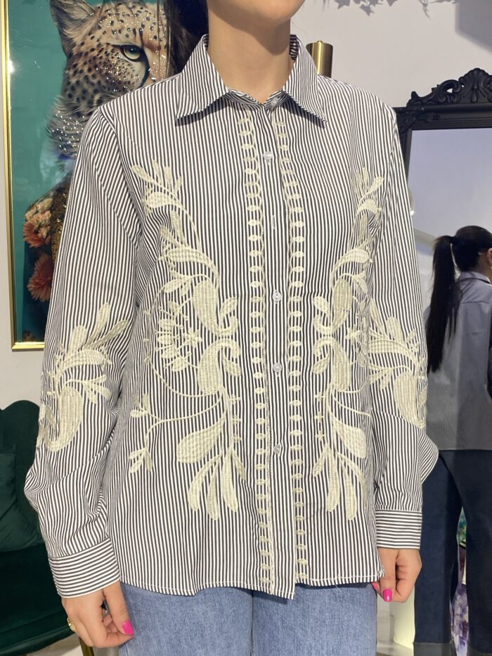 Camisa rayas bordado beige - Imagen 4