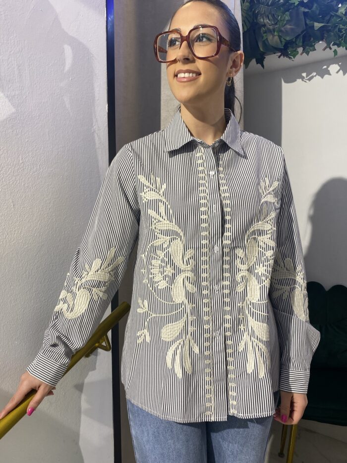 Camisa rayas bordado beige