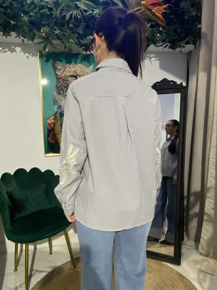 Camisa rayas bordado beige - Imagen 5