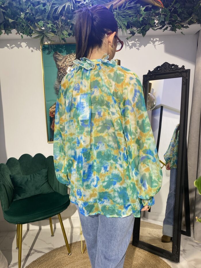 Camisa estampada multicolor detalle flor cuello - Imagen 4