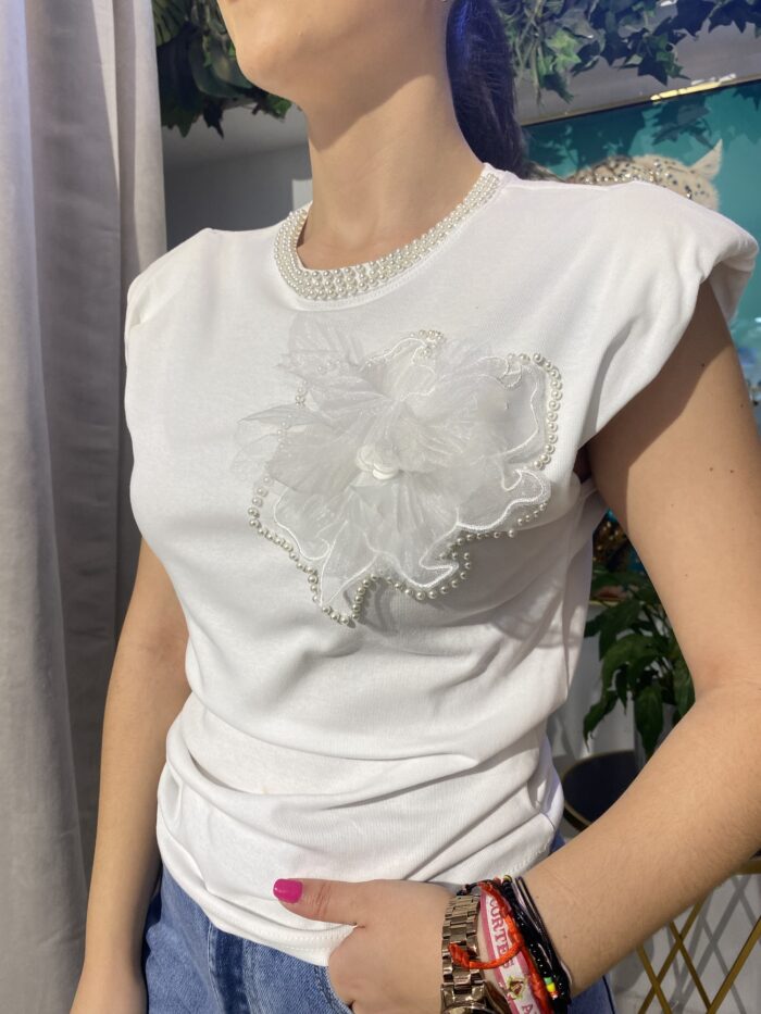 Camiseta hombrera detalle flor perla - Imagen 3