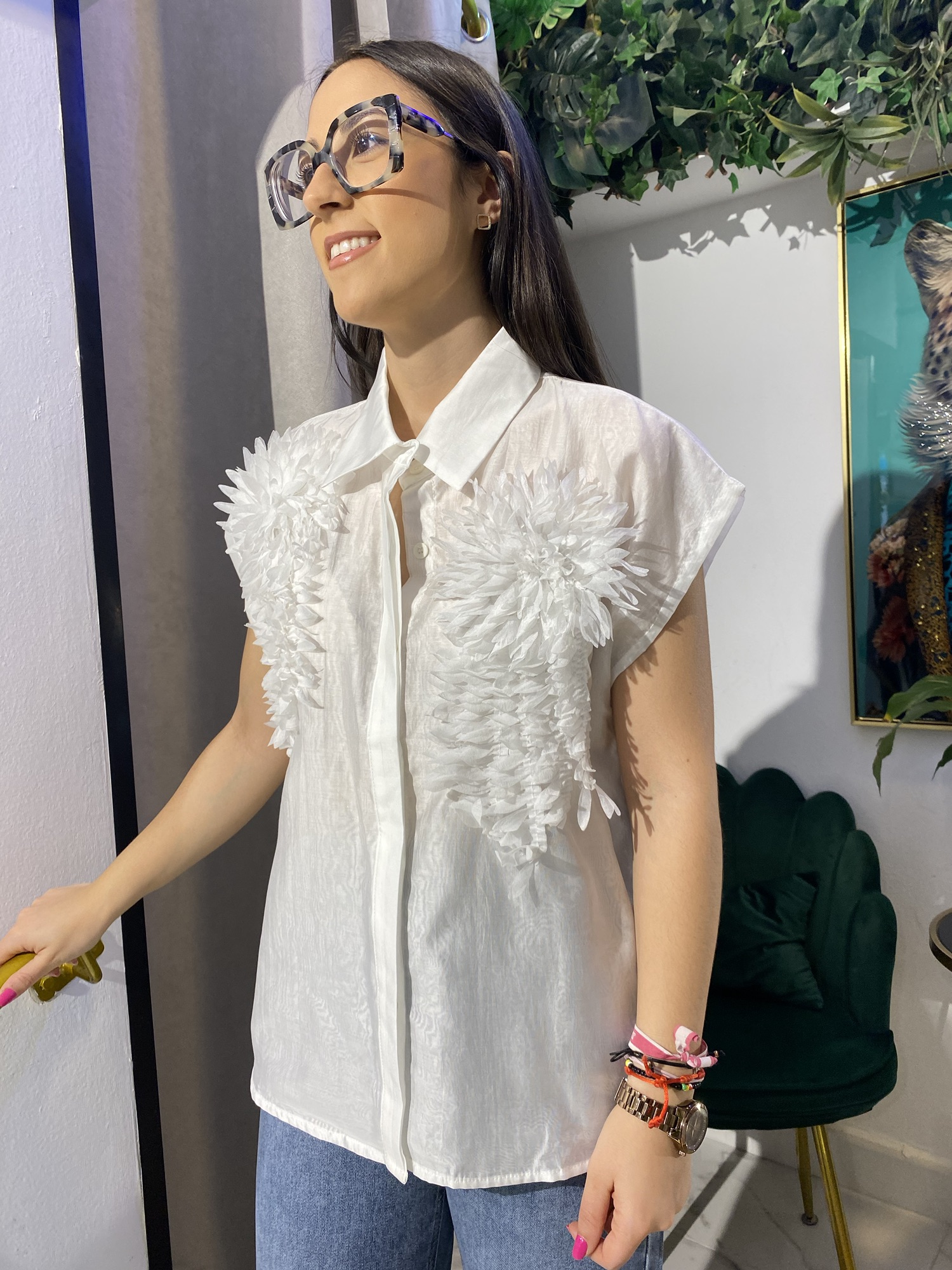 Camisa raso flor delantera - Imagen 2