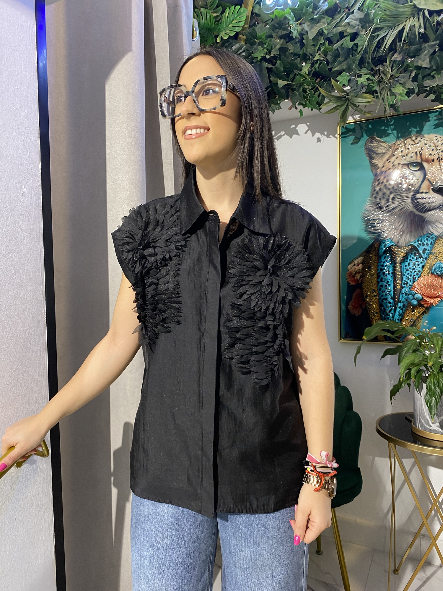 Camisa raso flor delantera - Imagen 4