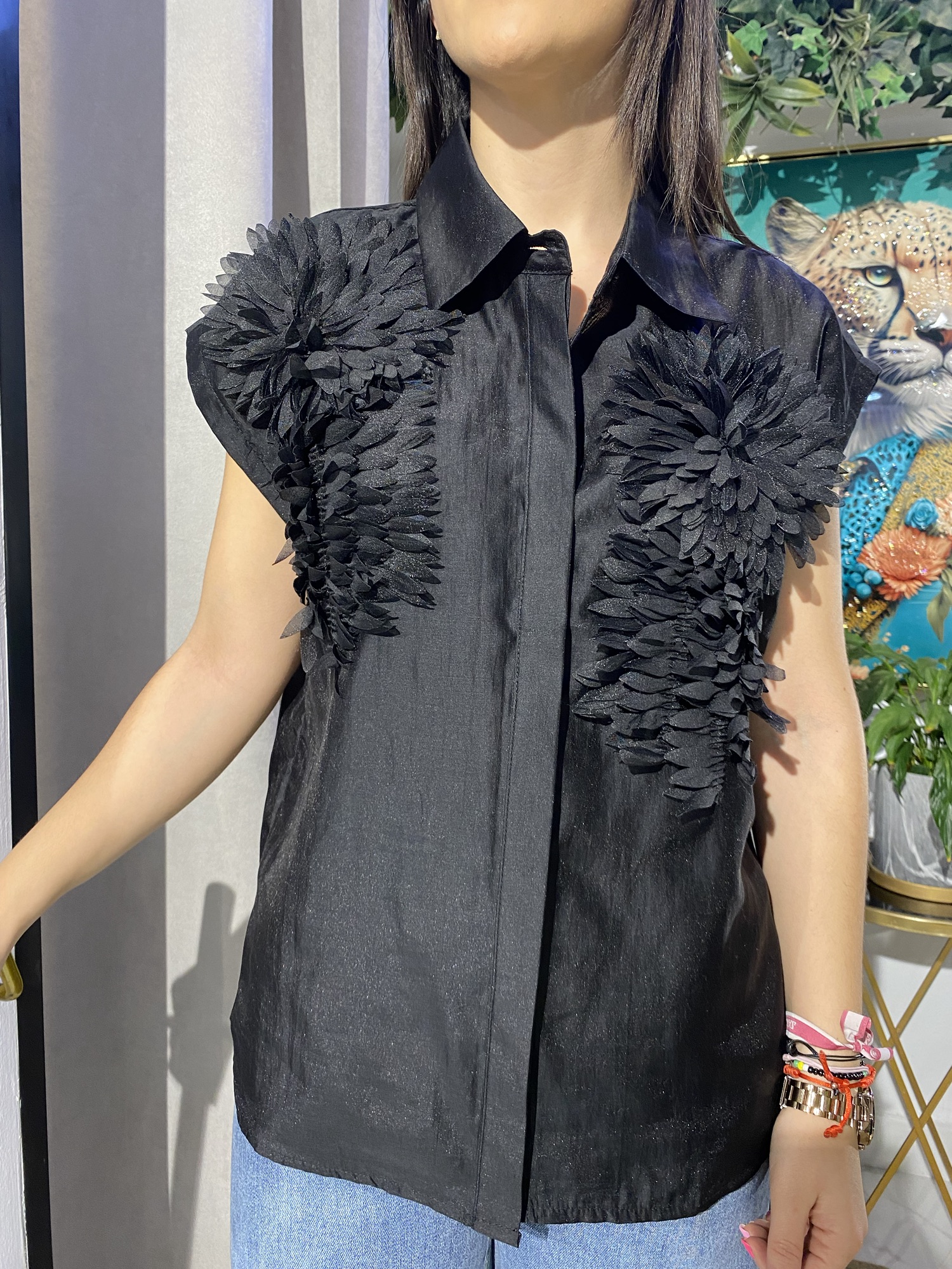 Camisa raso flor delantera - Imagen 5