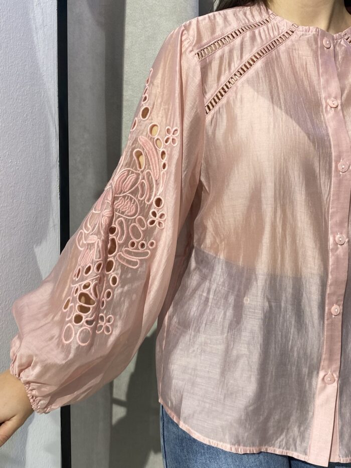 Camisa rosa manga bordada - Imagen 3