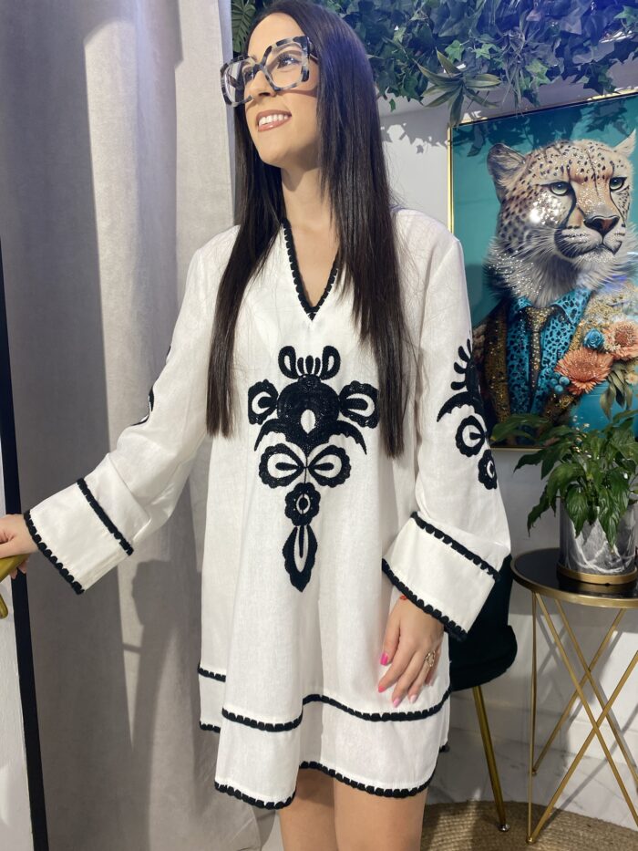 Vestido blanco lino manga con bordado étnico delantero - Imagen 2