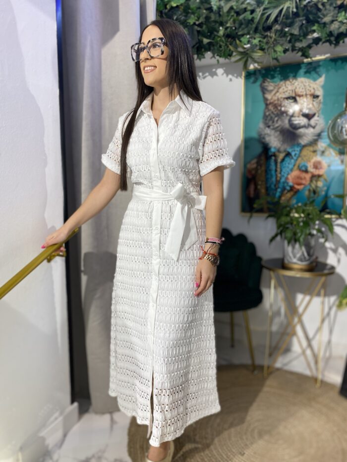 Vestido midy calado manga corta
