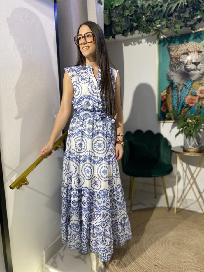 Vestido boho bordado azul desmangado