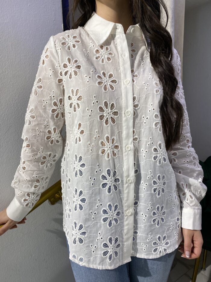 Camisa attentif larga blanca bordados - Imagen 3