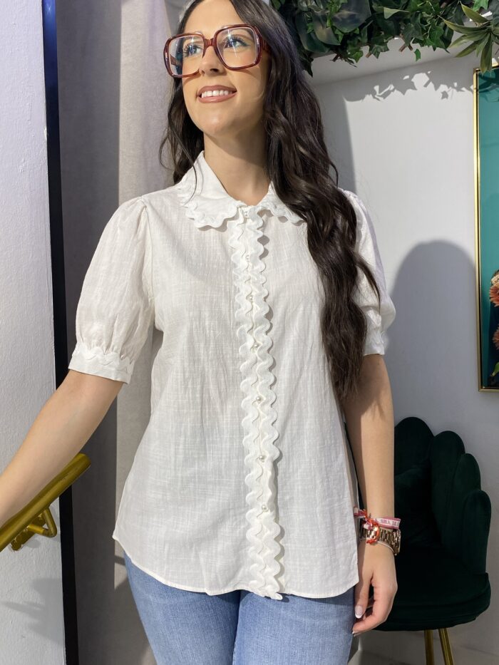 Camisa cuello calado manga corta