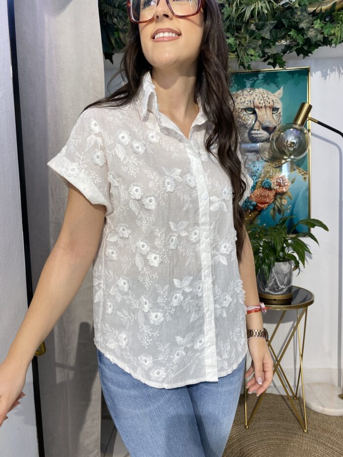 Camisa bordada flores media manga - Imagen 2