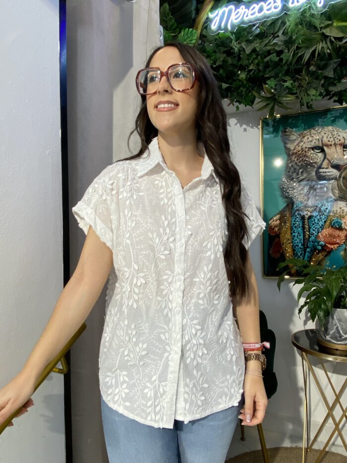 Camisa bordada hojas media manga