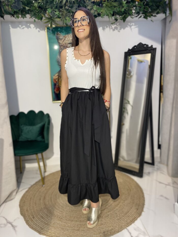 Vestido tirante tachas bajo volante