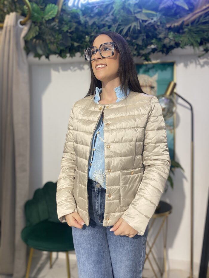Chaqueta corta acolchada nude