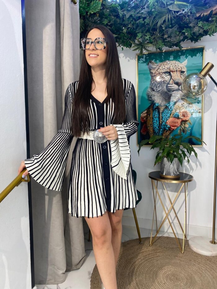 Vestido/Chaqueta canalé blanco y negro manga campana - Imagen 7