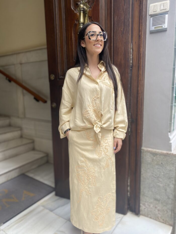 Conjunto camisa midi bordado rafia beige - Imagen 2
