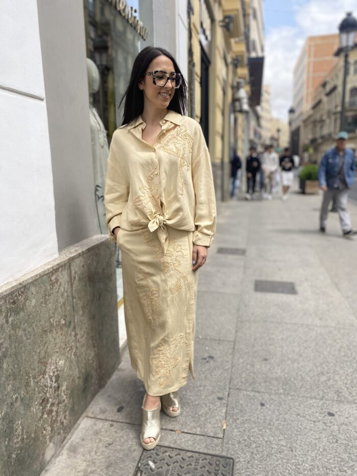 Conjunto falda midi bordado rafia beige