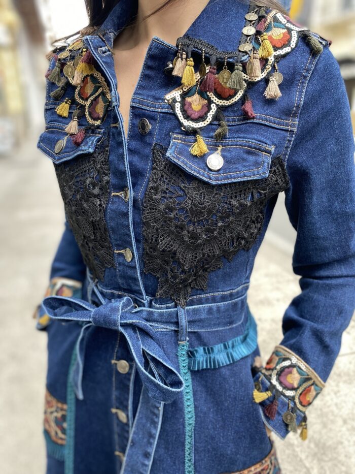 Vestido vaquero bordado con borlas - Imagen 3