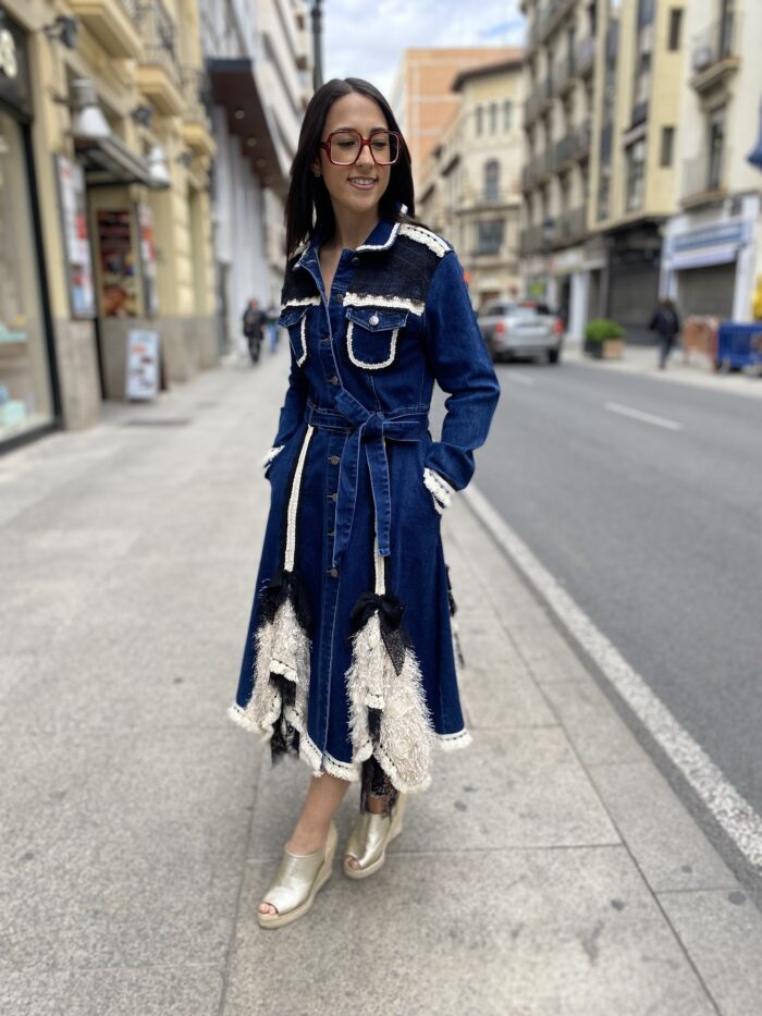 Vestido vaquero bordado con encaje - Imagen 5