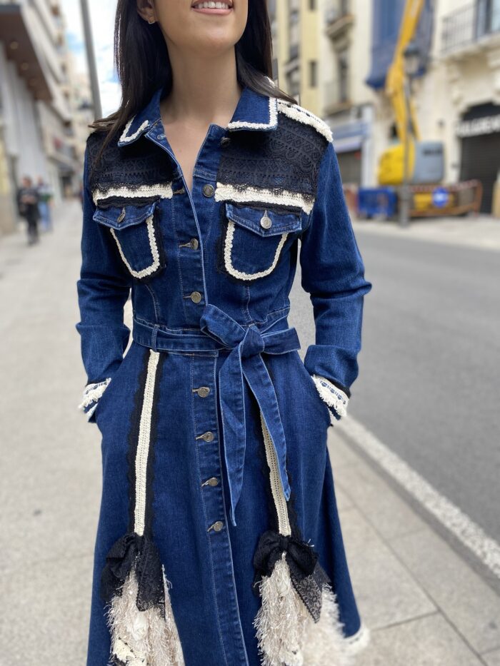 Vestido vaquero bordado con encaje - Imagen 4