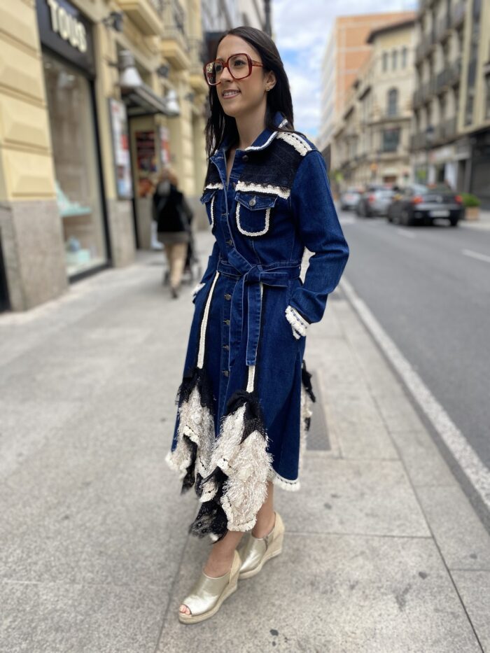 Vestido vaquero bordado con encaje - Imagen 2