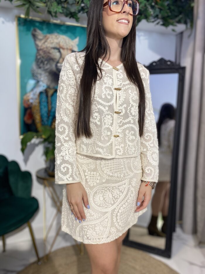 Conjunto chaqueta crochet beige - Imagen 4