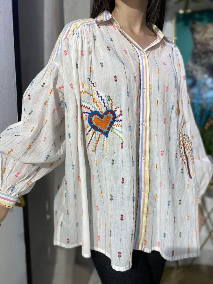 Camisa oversize algodón bordado corazón - Imagen 3